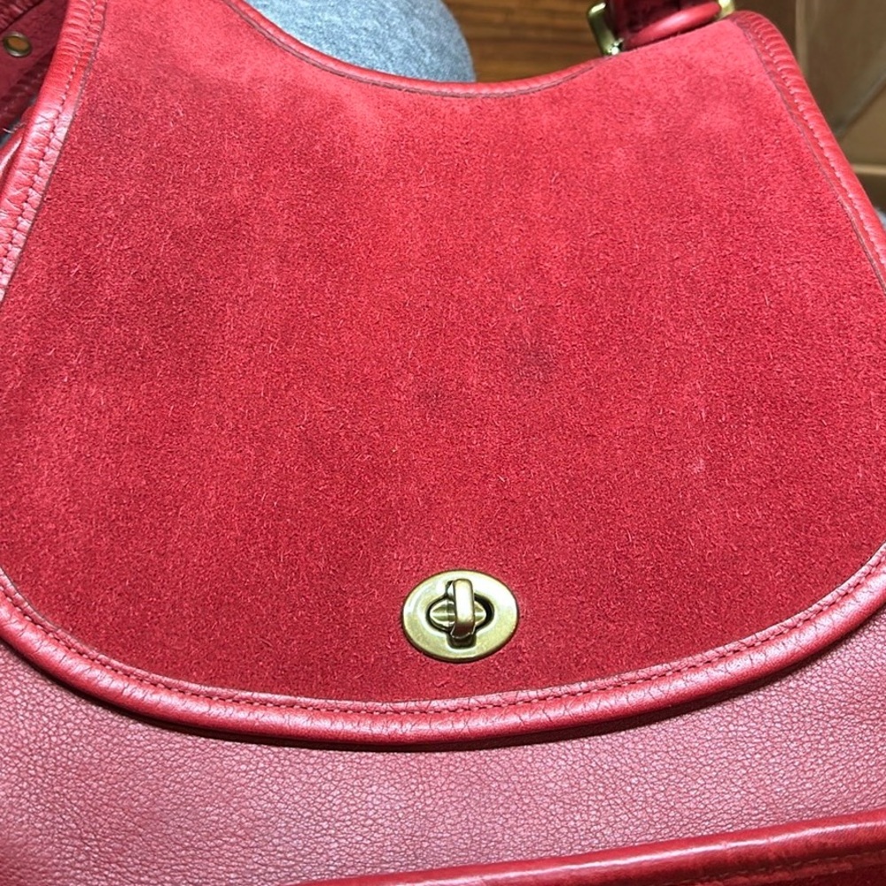 Vintage Coach Berkeley 9014 Saddle Bag Red Crescent Pebble Leather Suede - Picture 14 of 16